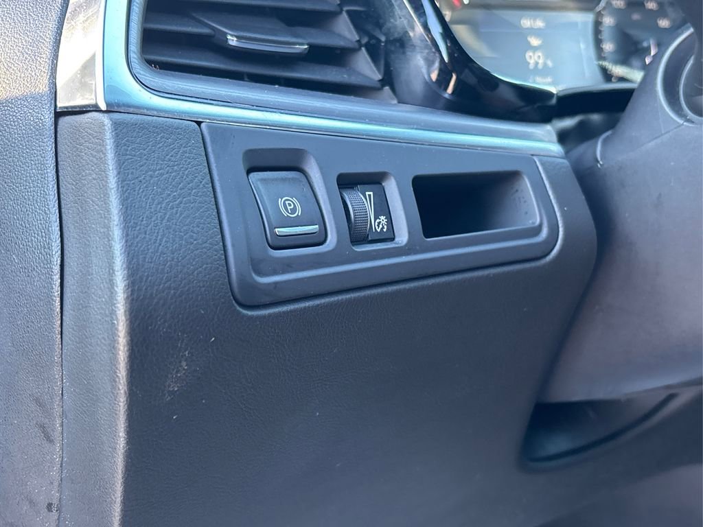 Used 2022 Cadillac XT5 Luxury w/ LPO, Floor Liner Package image 32