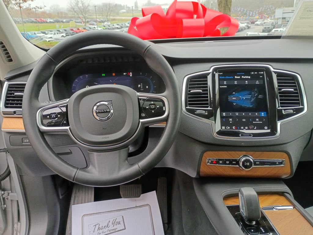 Used 2025 Volvo XC90 B6 Plus image 13
