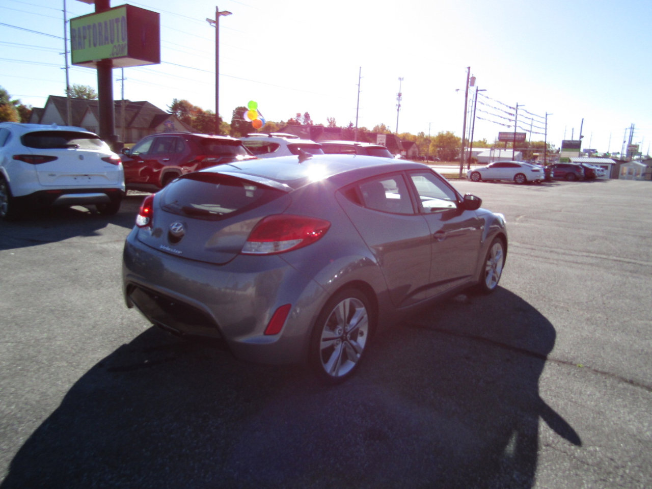 Used 2017 Hyundai Veloster Value Edition image 7