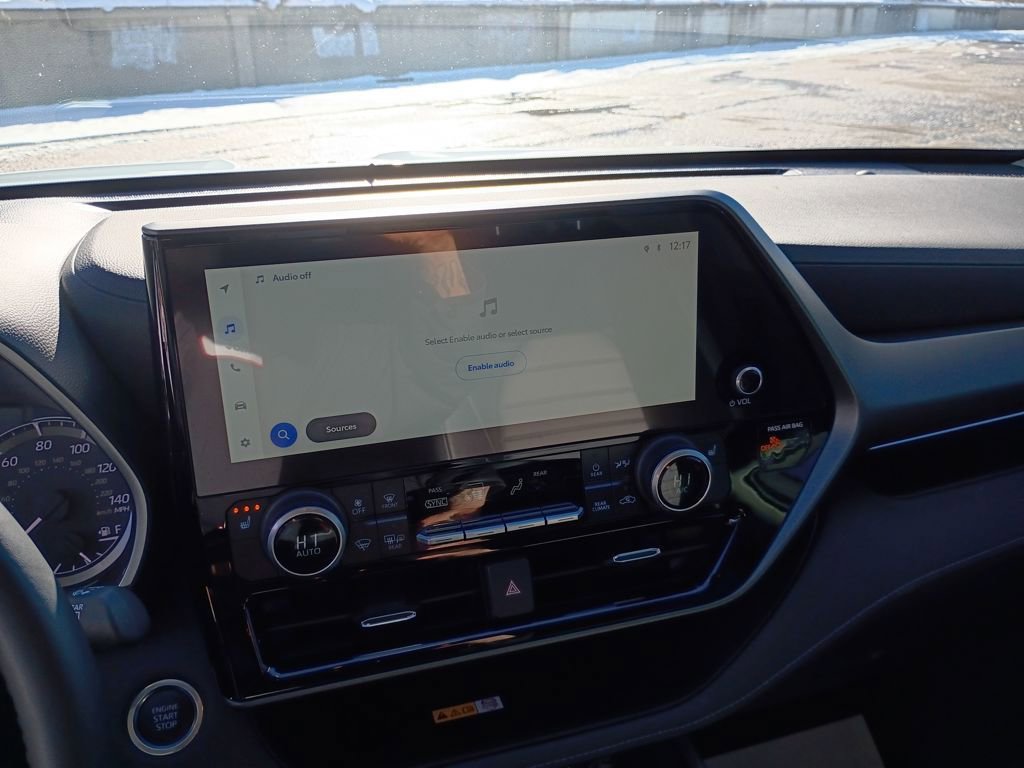Used 2024 Toyota Highlander XLE image 28