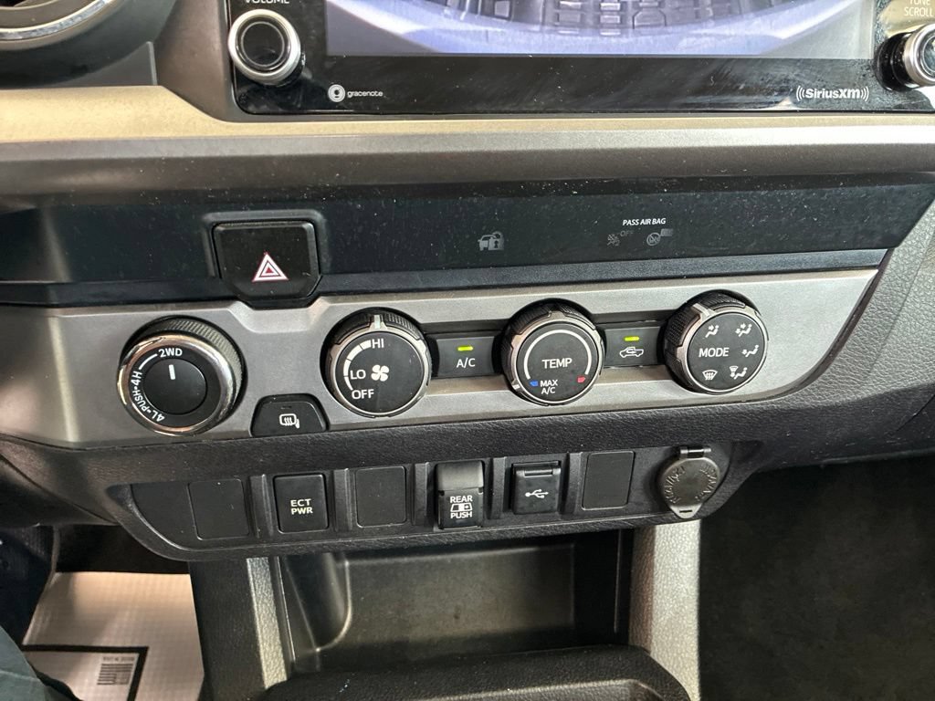 Used 2020 Toyota Tacoma SR5 AWD/4WD image 28