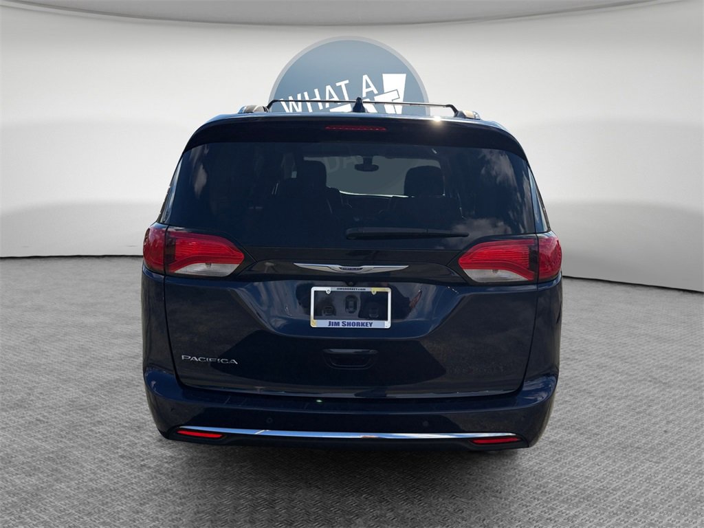 Used 2020 Chrysler Pacifica Touring-L w/ Tire & Wheel Group image 4
