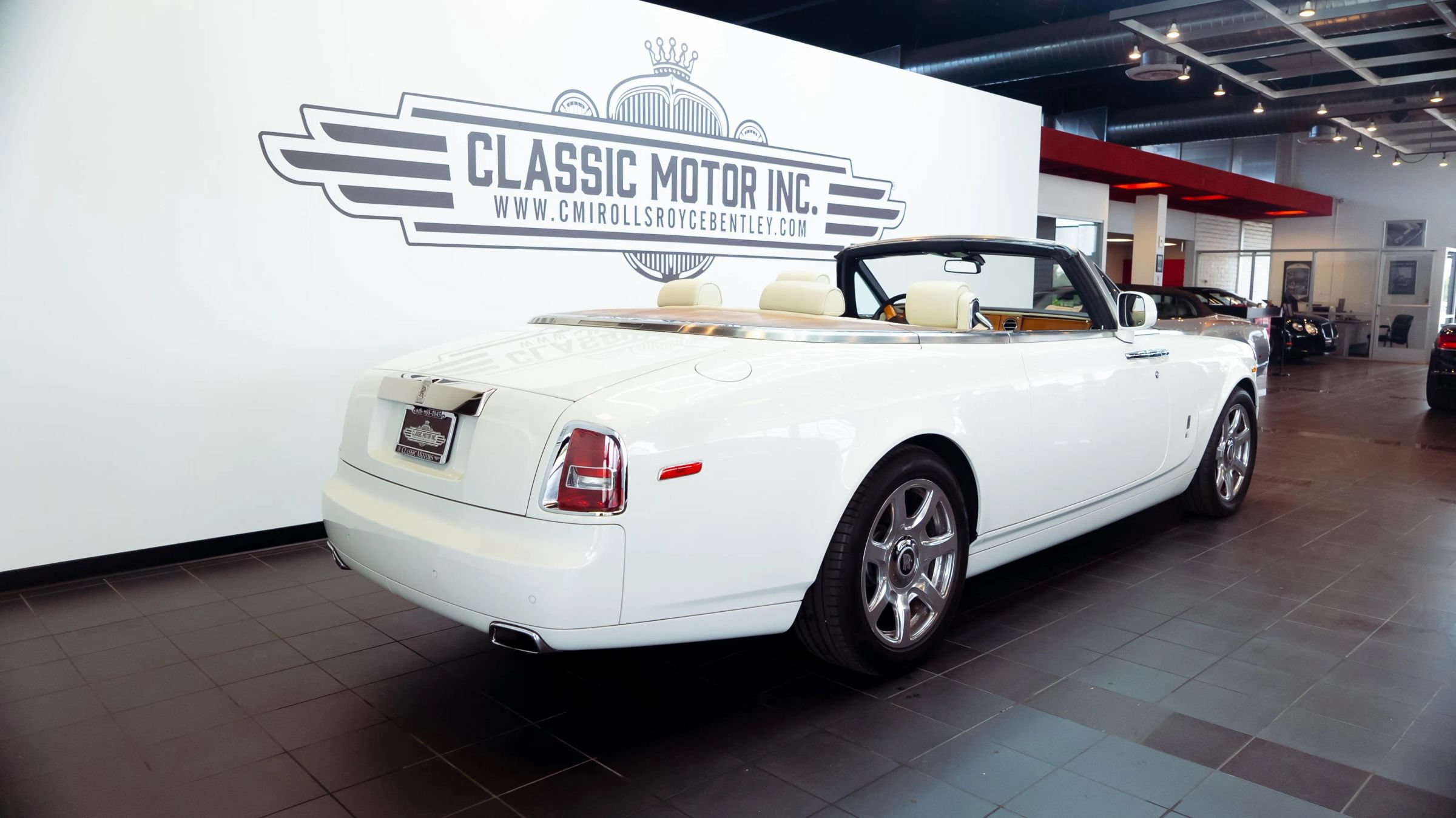 Used 2011 Rolls-Royce Phantom Drophead Coupe RWD image 7