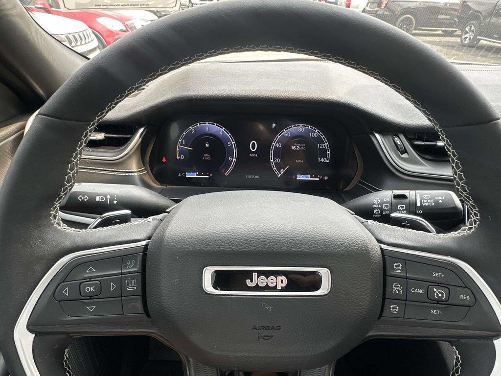 Used 2024 Jeep Grand Cherokee L Laredo w/ Luxury Tech Group I AWD/4WD image 24