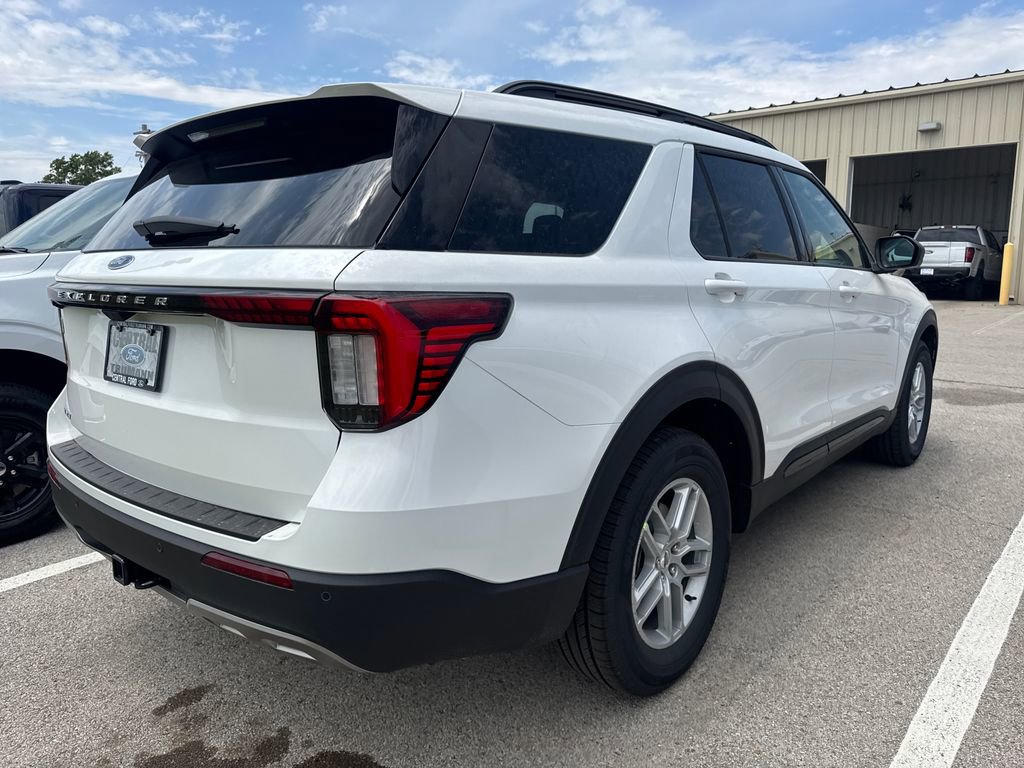 New 2026 Ford Explorer Active RWD image 4