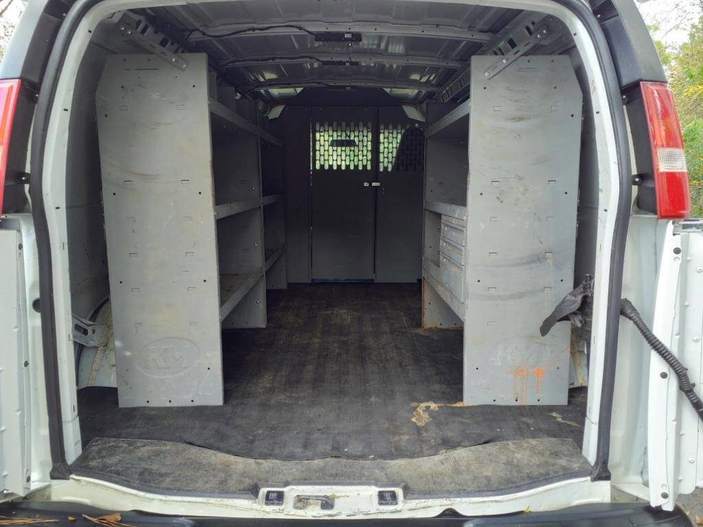 Used 2018 Chevrolet Express 2500 w/ Driver Convenience Package image 10