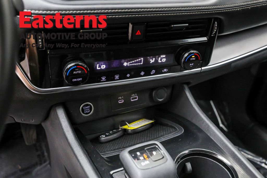 Used 2022 Nissan Rogue SV image 19