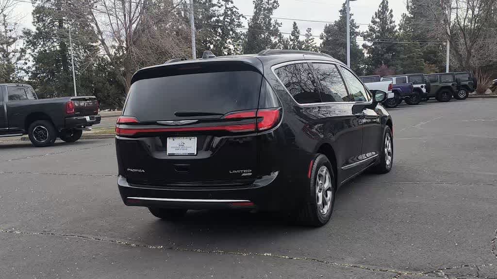 Used 2022 Chrysler Pacifica Limited image 8