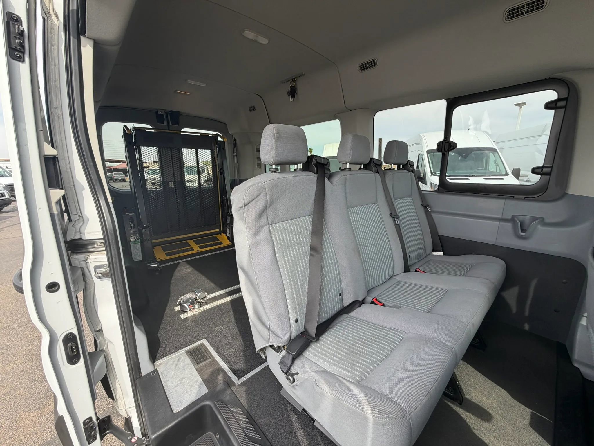 Used 2018 Ford Transit 350 XL image 18