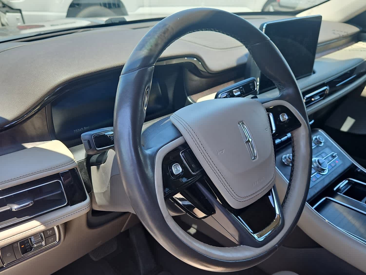 Used 2020 Lincoln Aviator Reserve w/ Equipment Group 202A AWD/4WD image 2