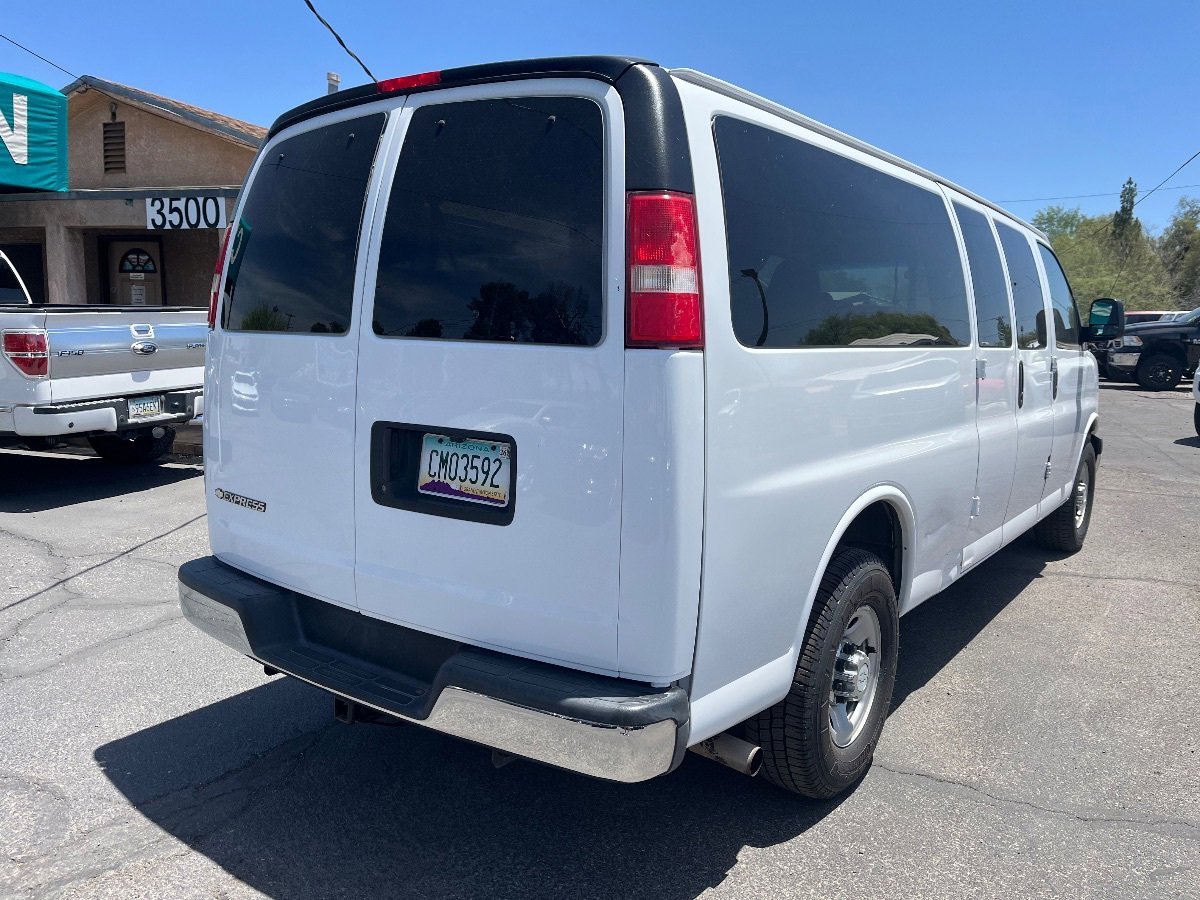 Used 2017 Chevrolet Express 3500 LT w/ LT Preferred Equipment Group RWD image 5