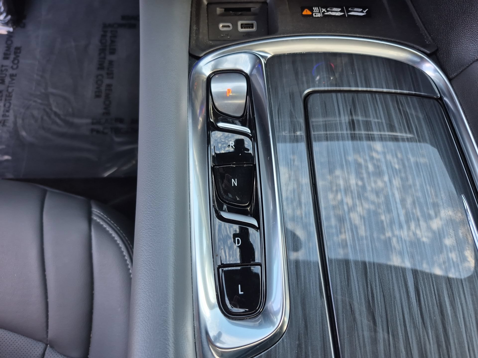 Certified 2024 Buick Enclave Essence w/ Experience Buick Package AWD/4WD image 17