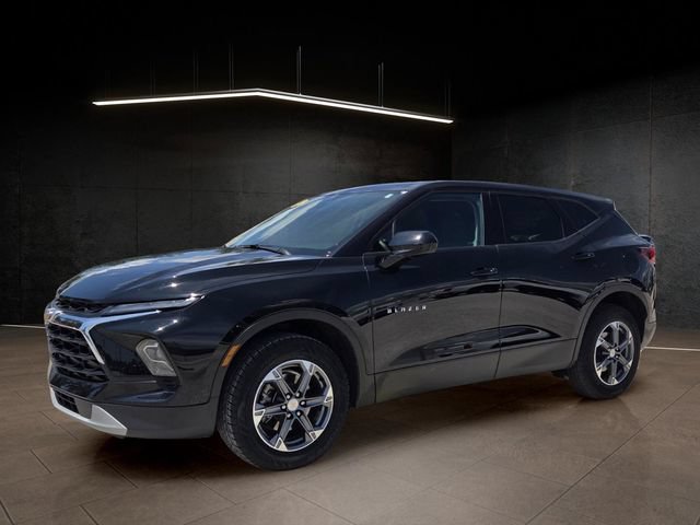 Used 2025 Chevrolet Blazer LT FWD image 3