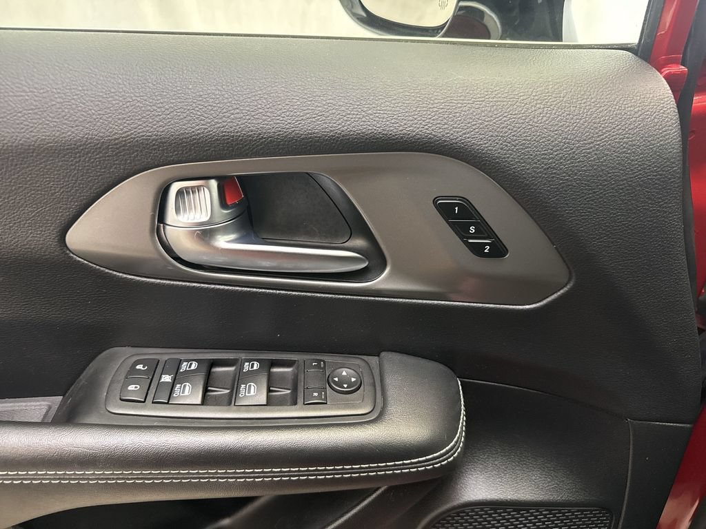 Used 2025 Chrysler Pacifica Select FWD image 21