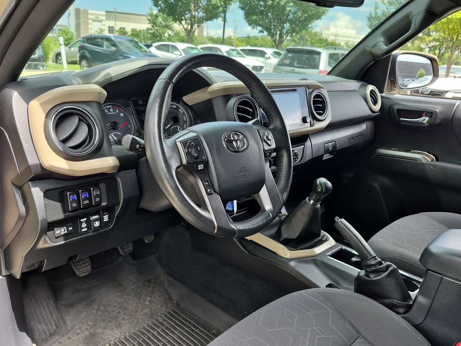 Used 2017 Toyota Tacoma TRD Off-Road w/ Tow Package AWD/4WD image 10