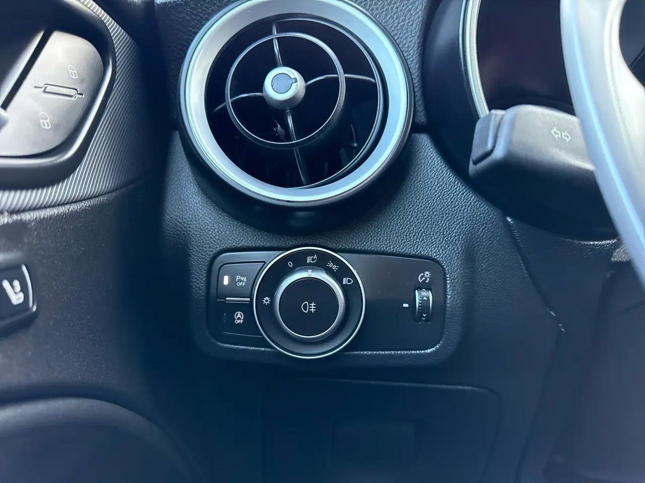 Used 2022 Alfa Romeo Stelvio Veloce image 40