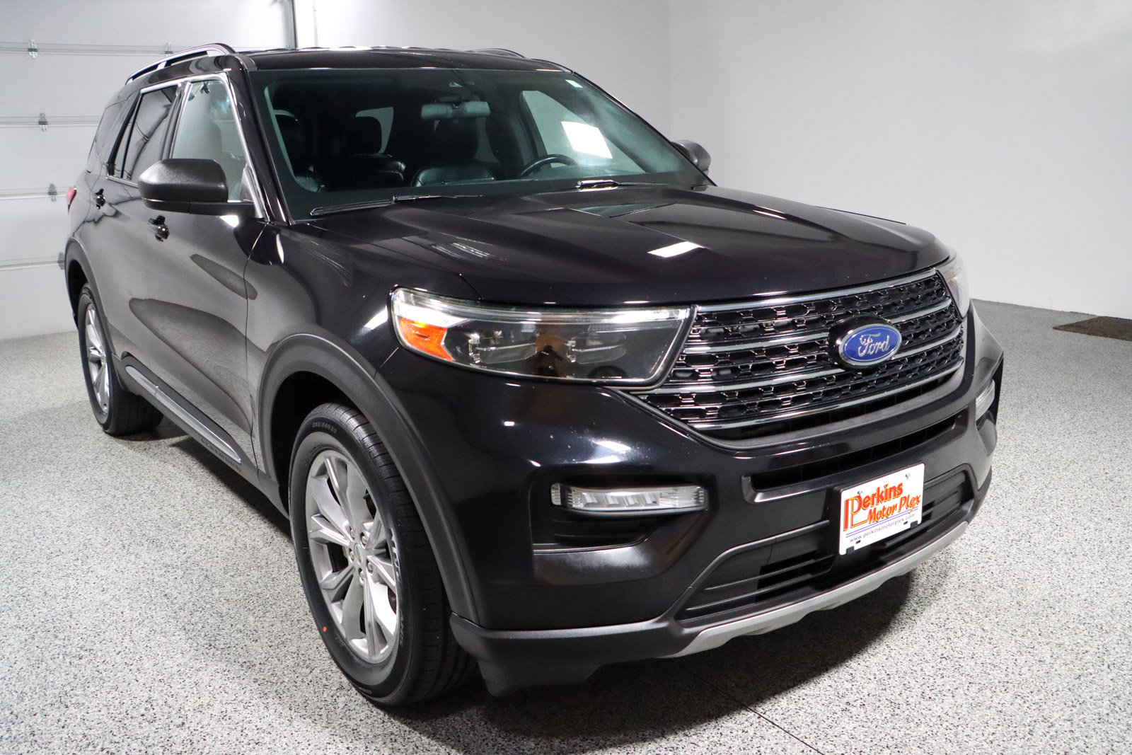 Used 2020 Ford Explorer XLT w/ Equipment Group 202A AWD/4WD image 5