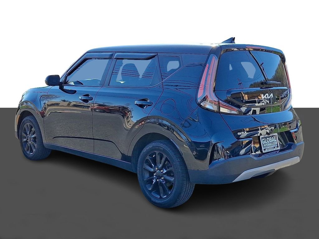 Used 2023 Kia Soul LX image 5