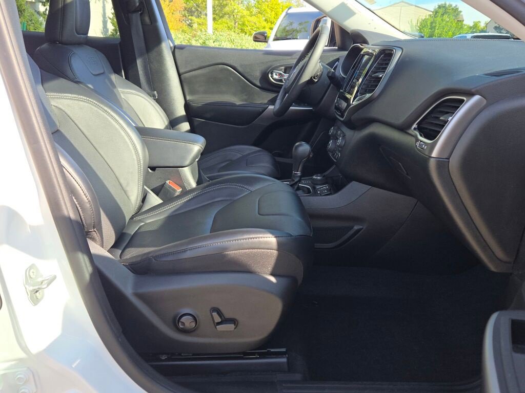 Used 2022 Jeep Cherokee Limited w/ Mopar Interior Package image 6