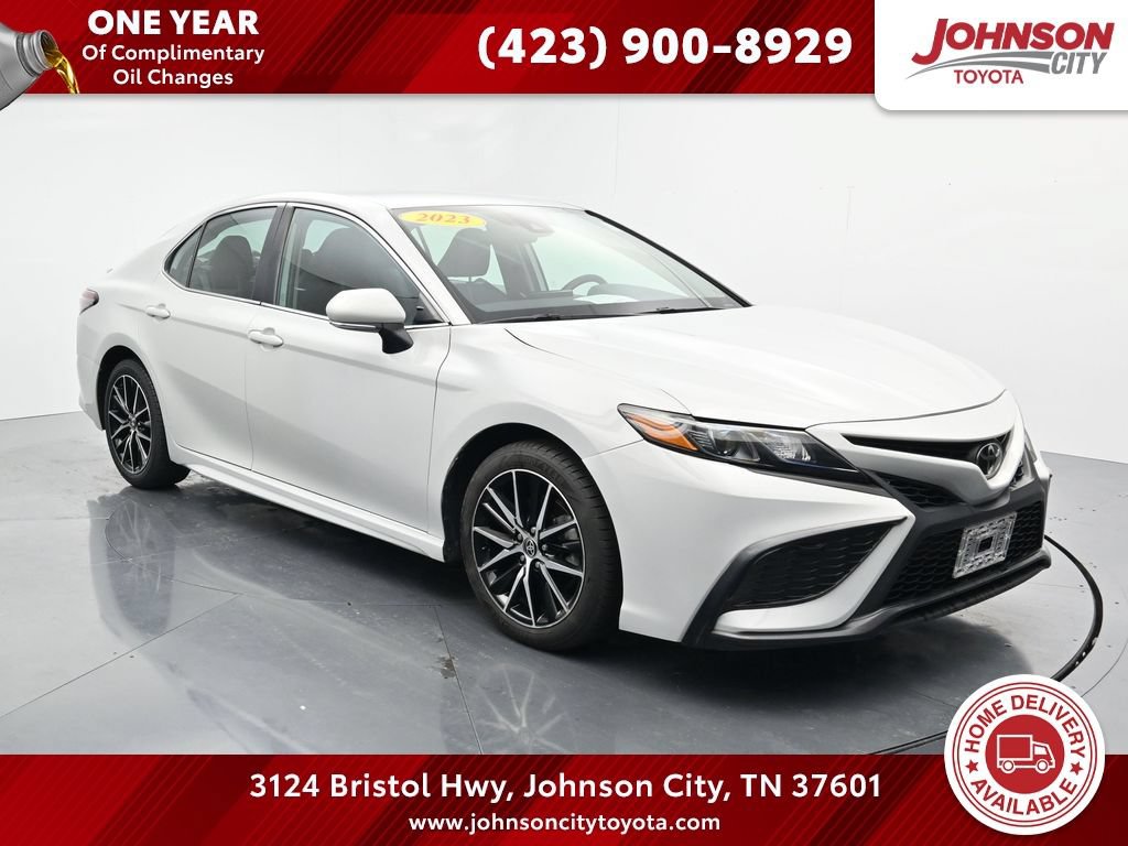 Used 2023 Toyota Camry SE FWD image 1