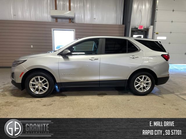 Used 2022 Chevrolet Equinox LT w/ Driver Convenience Package image 2
