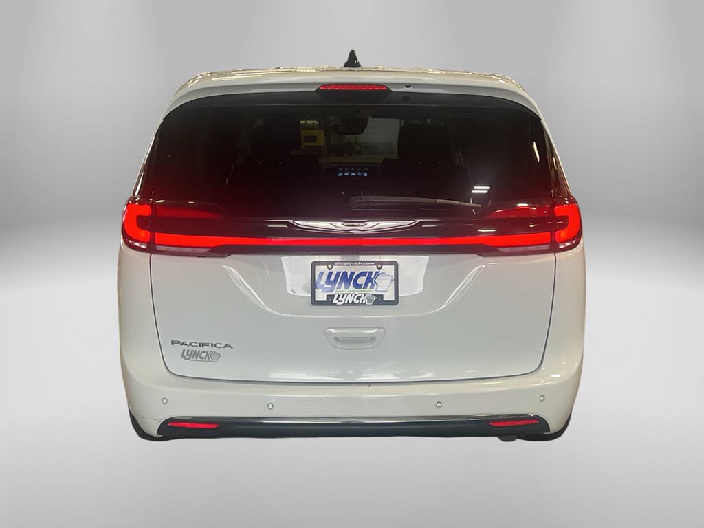 Used 2023 Chrysler Pacifica Touring-L FWD image 3