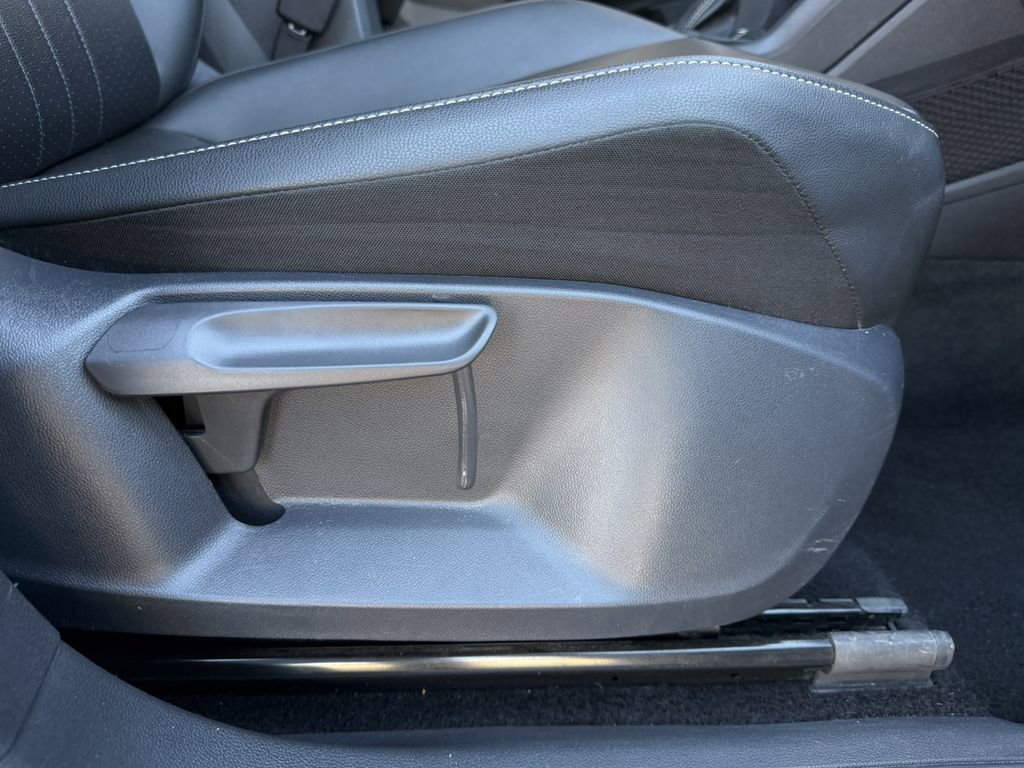 Used 2024 Volkswagen Tiguan SE image 26