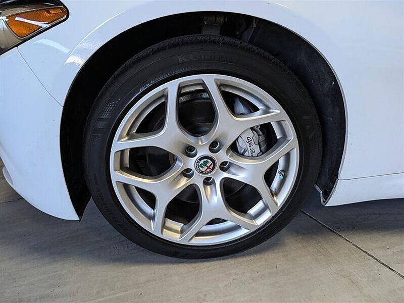 Used 2020 Alfa Romeo Giulia Ti w/ Active Blind Spot Package AWD/4WD image 15