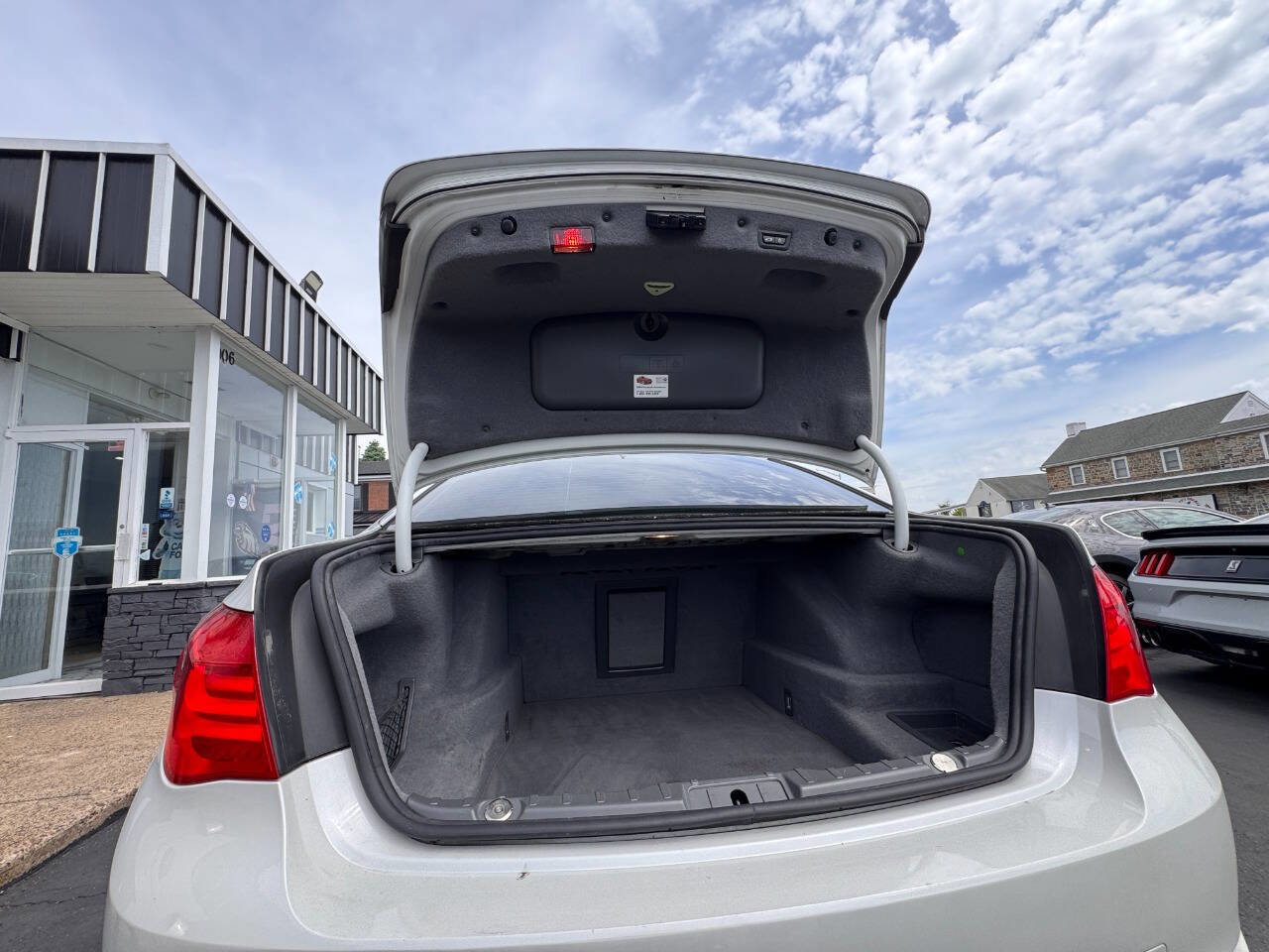 Used 2011 BMW 740i RWD image 28
