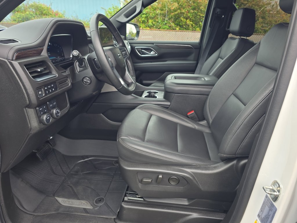 Used 2024 Chevrolet Tahoe Z71 w/ Luxury Package AWD/4WD image 17