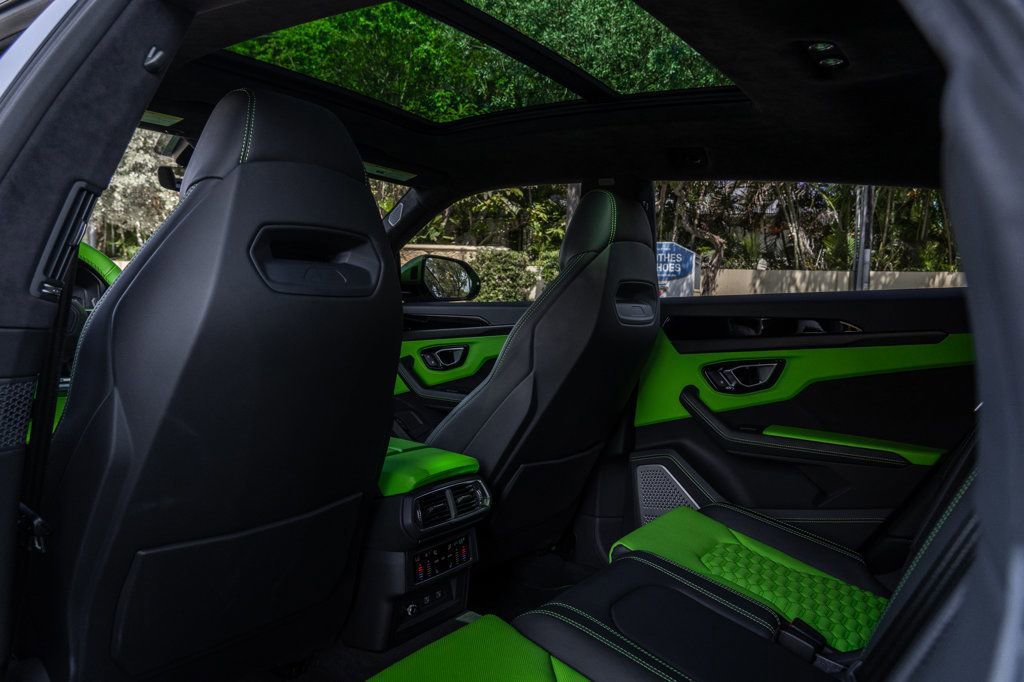 Used 2022 Lamborghini Urus AWD/4WD image 23