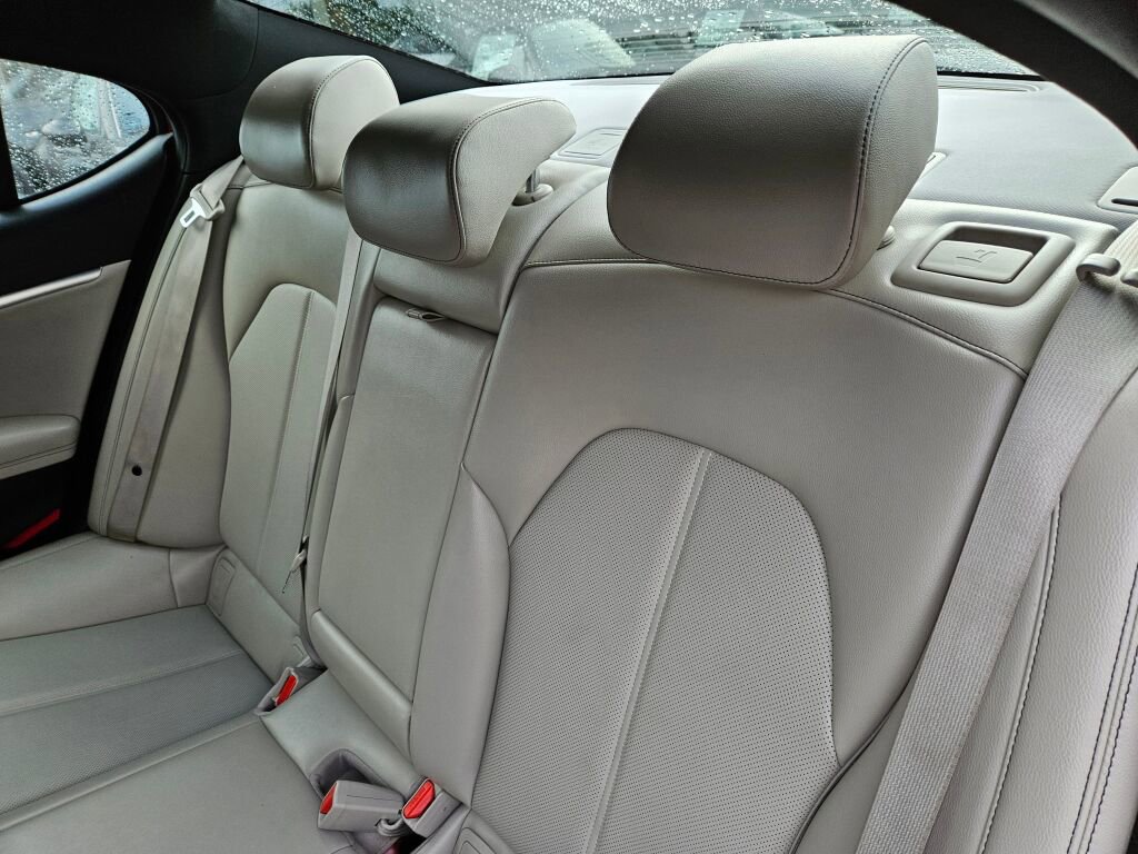 Used 2022 Genesis G70 2.0T image 15