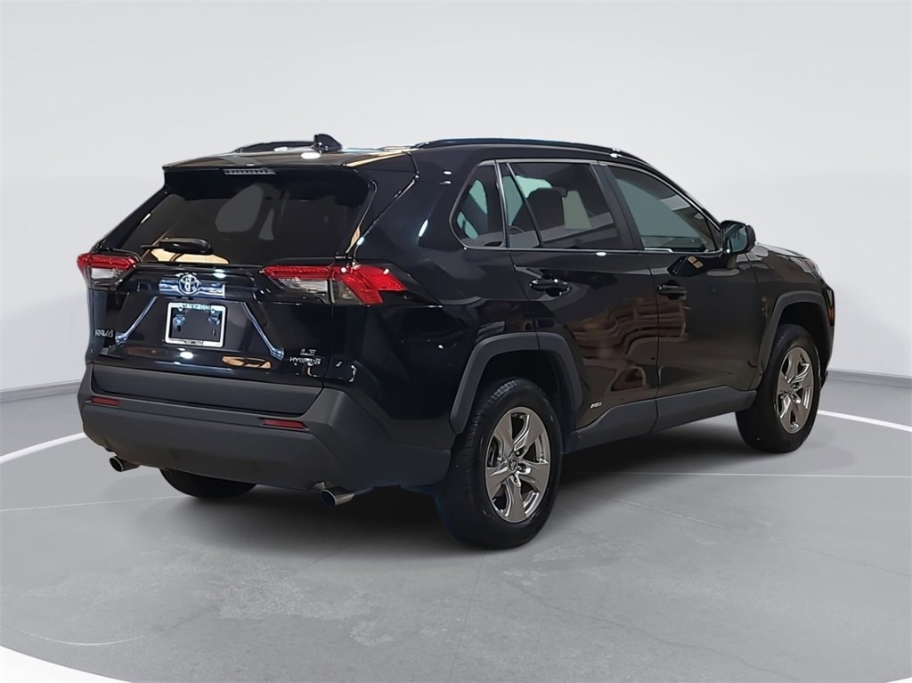 Used 2022 Toyota RAV4 LE image 5