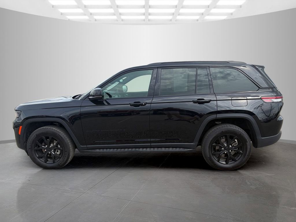 Used 2024 Jeep Grand Cherokee Altitude AWD/4WD image 7