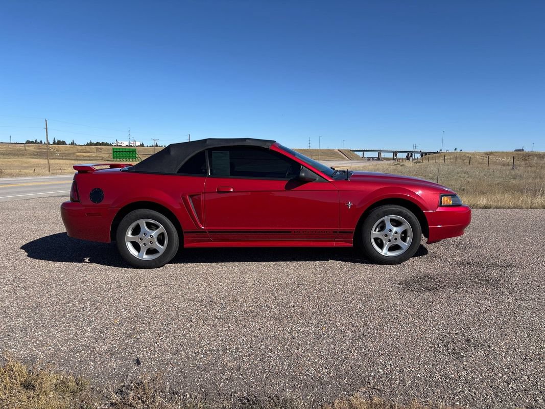 Used 2001 Ford Mustang Convertible RWD image 6