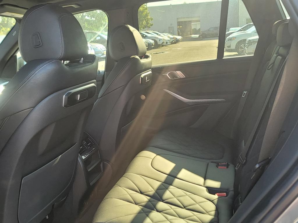 Used 2024 BMW X5 xDrive40i w/ Parking Assistance Package AWD/4WD image 17