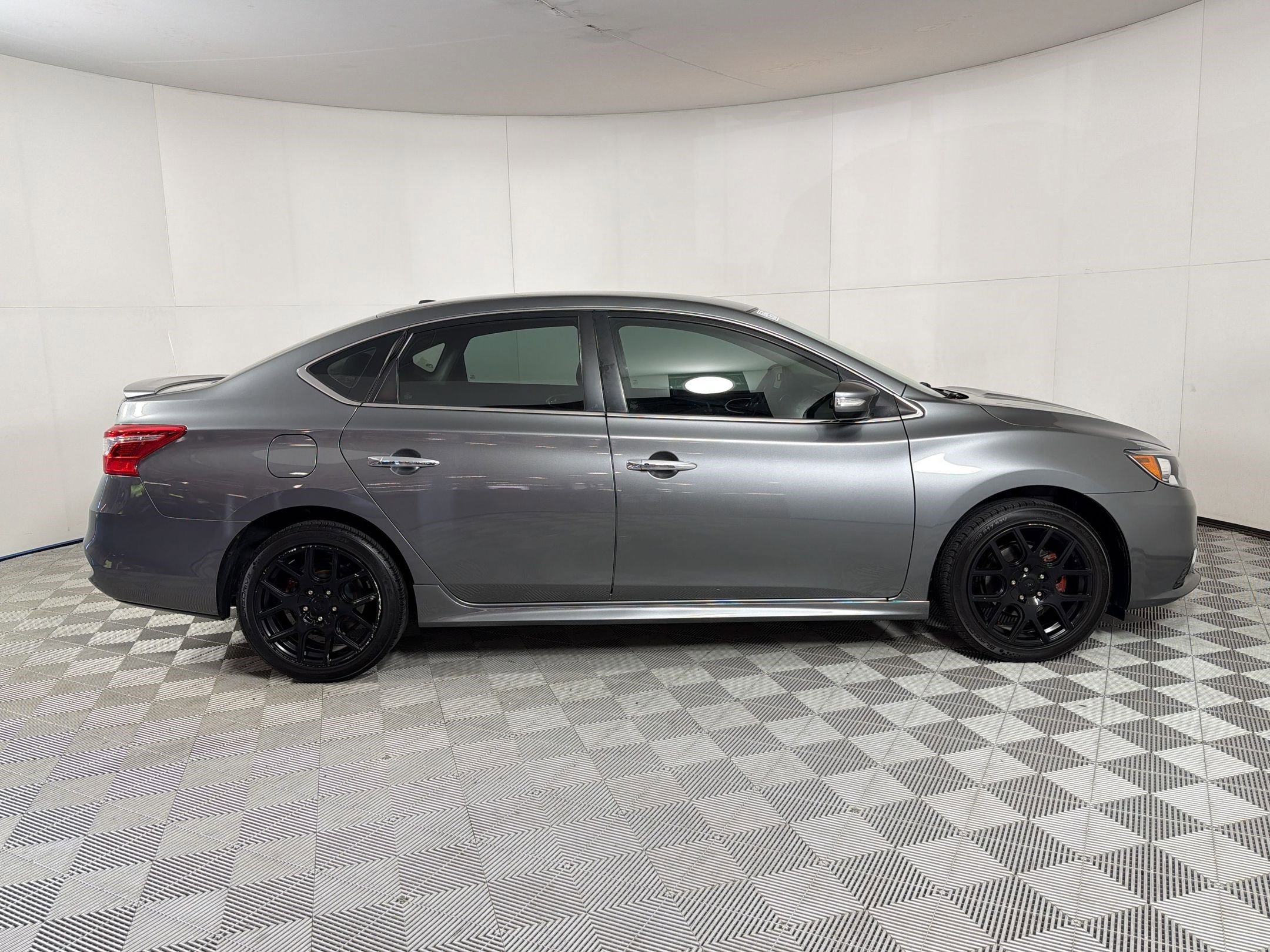 Used 2017 Nissan Sentra SR image 8