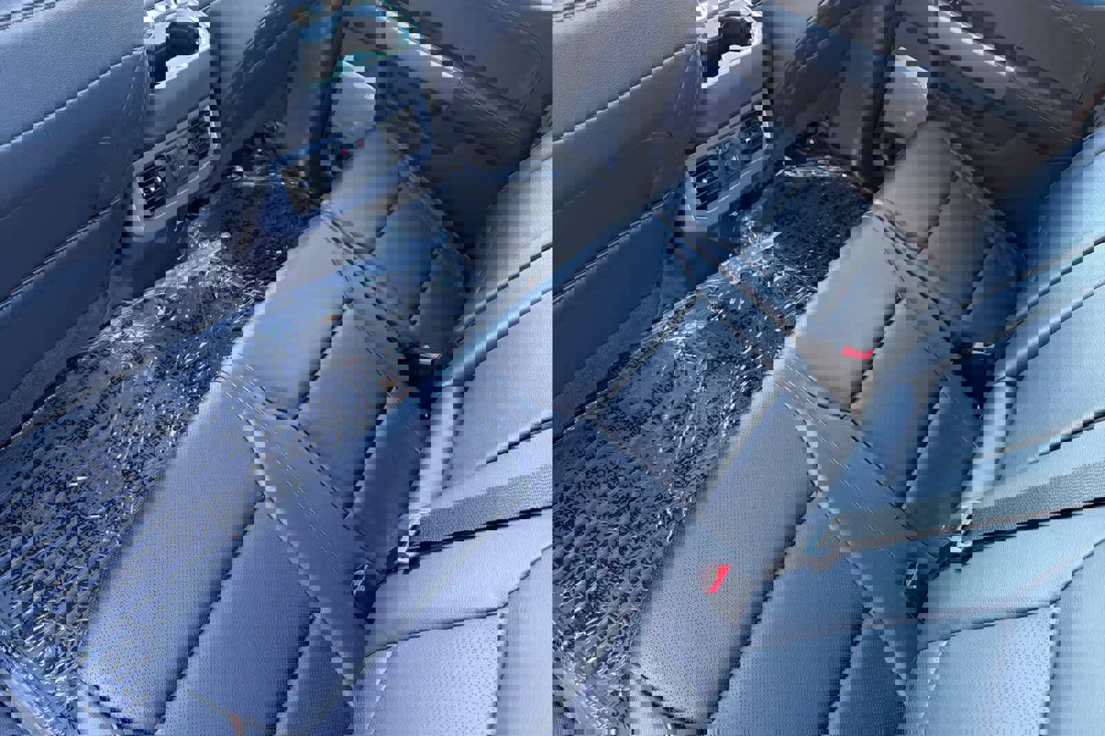 Used 2025 Ford F350 Lariat w/ Black Appearance Package image 4