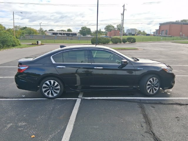 Used 2017 Honda Accord Touring image 7
