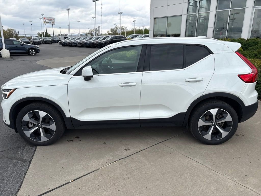Used 2025 Volvo XC40 B5 Core AWD/4WD image 9
