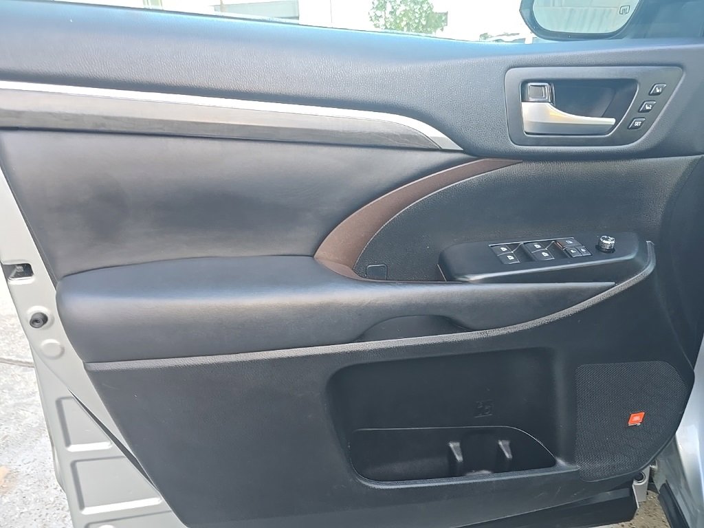 Used 2018 Toyota Highlander Limited image 38