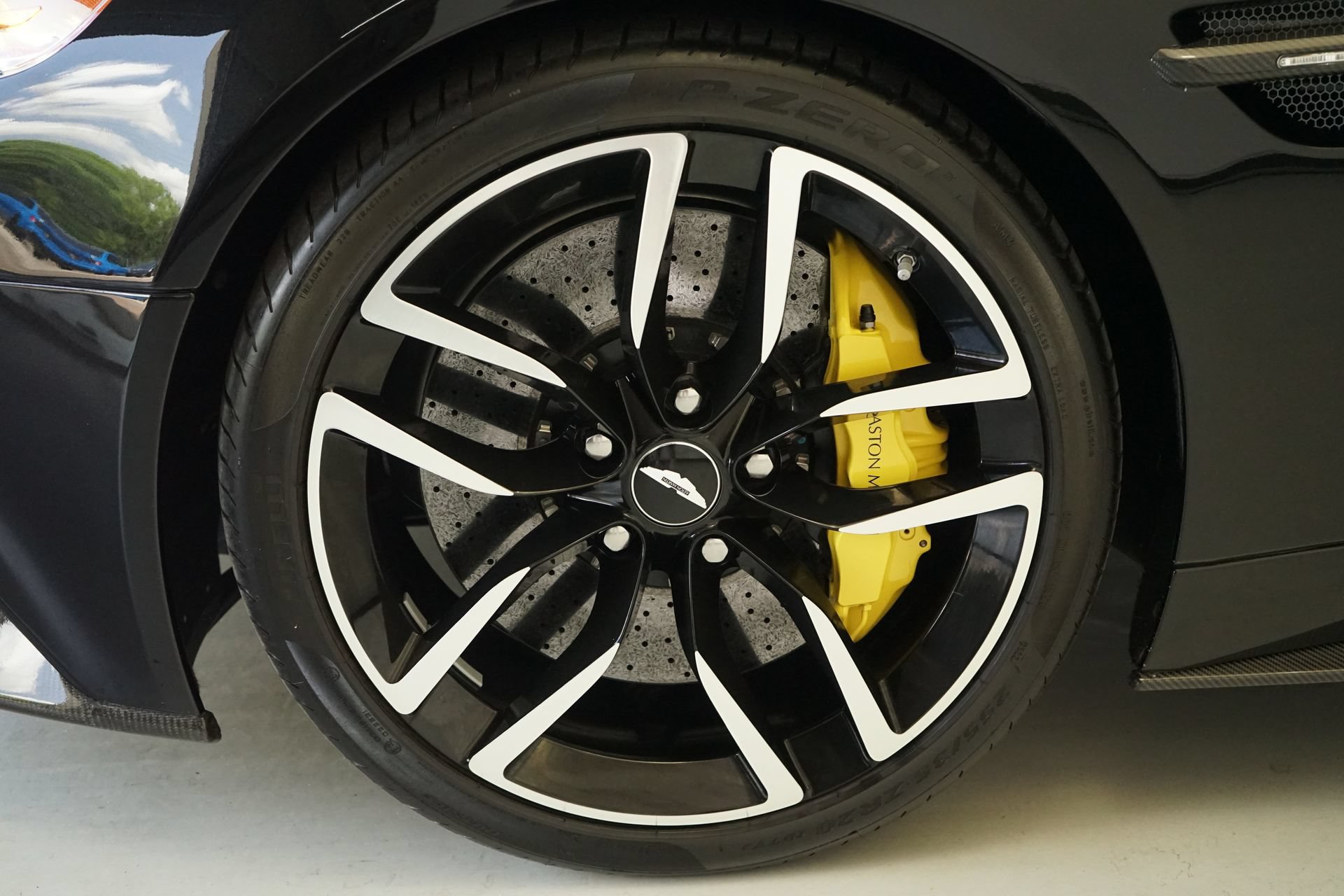 Used 2015 Aston Martin Vanquish Coupe RWD image 30