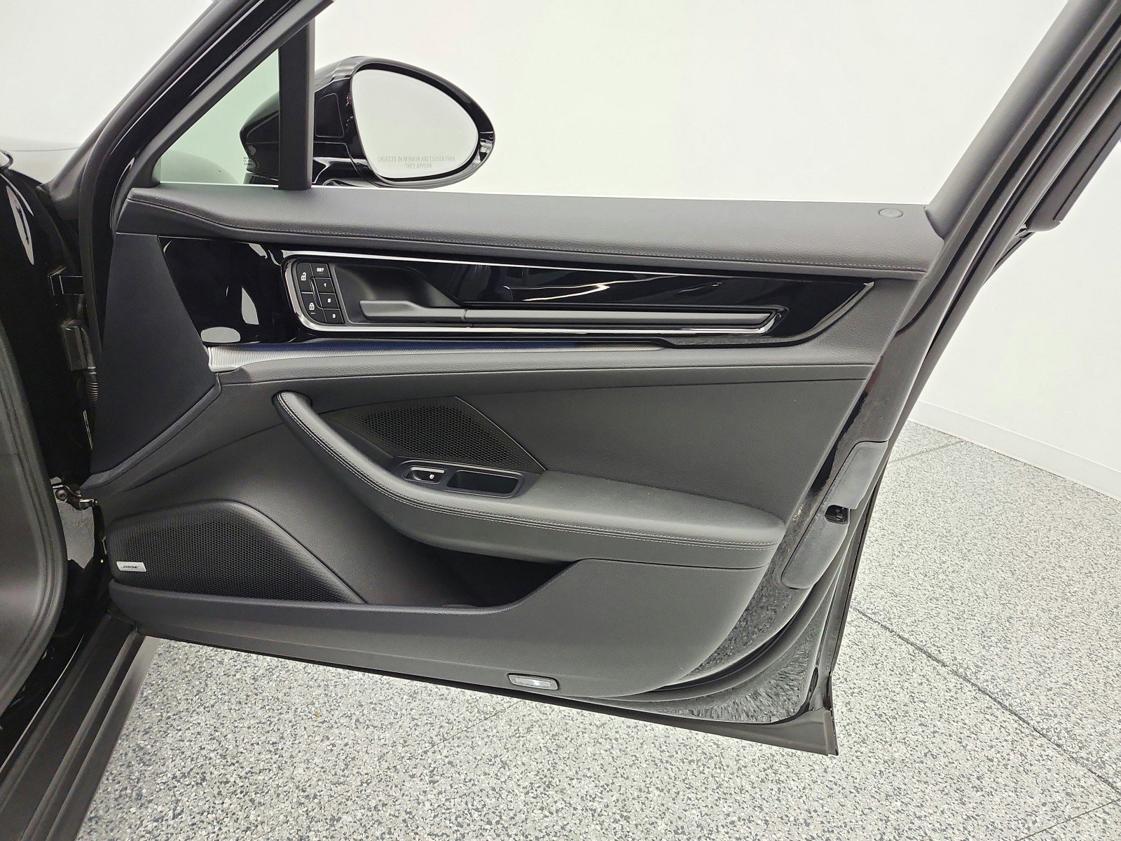 Used 2025 Porsche Panamera image 20