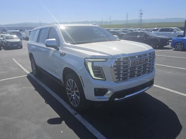 Used 2025 GMC Yukon XL Denali w/ Denali Reserve Package image 6
