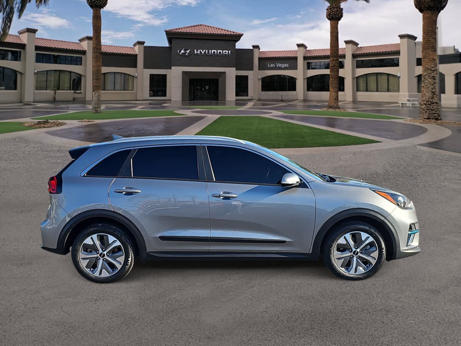 Used 2022 Kia Niro EX FWD image 9