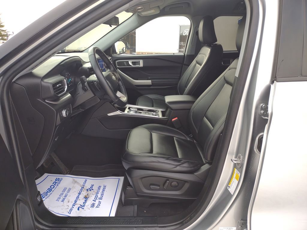 Used 2021 Ford Explorer XLT w/ Equipment Group 202A image 10