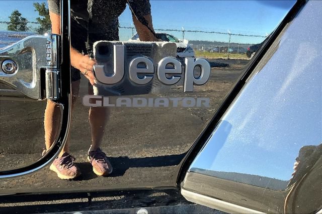 Used 2022 Jeep Gladiator Sport AWD/4WD image 25