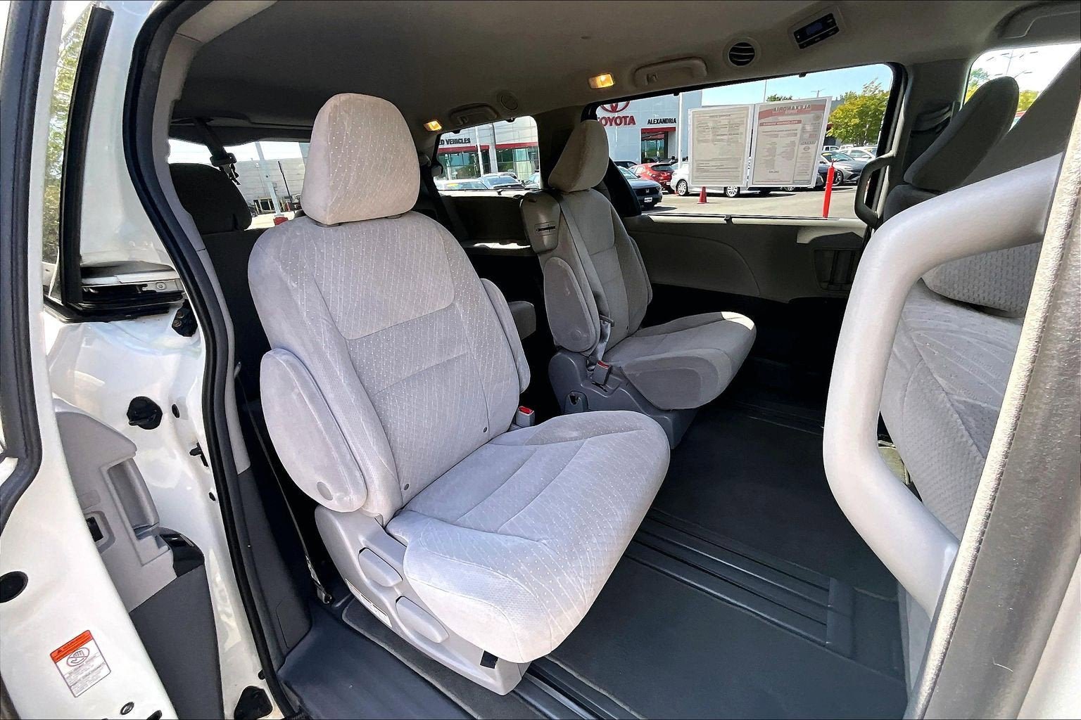 Used 2019 Toyota Sienna LE FWD image 24