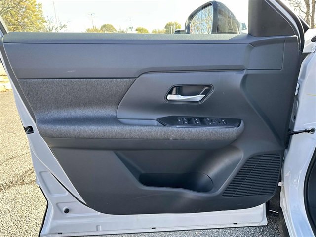 New 2026 Nissan Kicks SV image 14