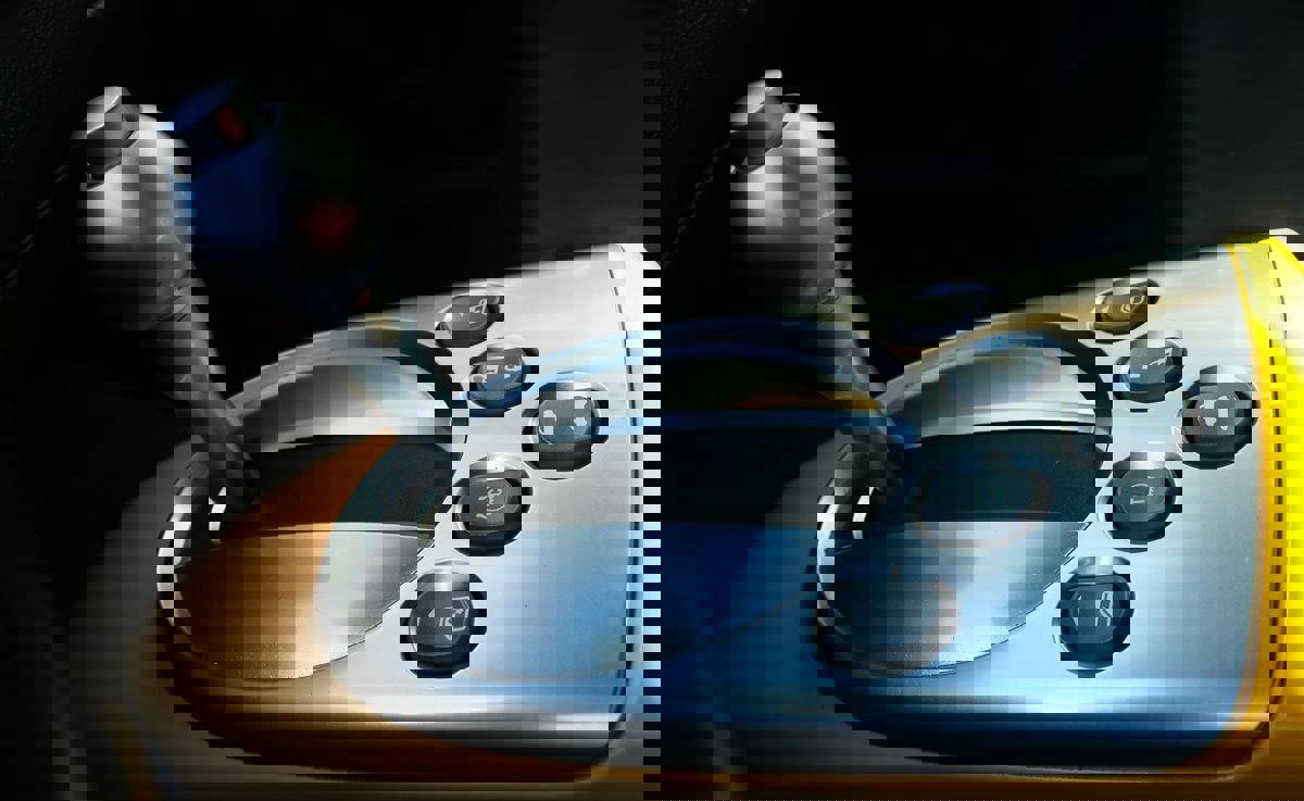 Used 2005 Chevrolet SSR w/ Preferred Equipment Group image 42